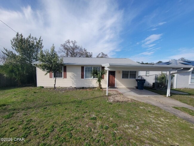 property at 909 E 7th St