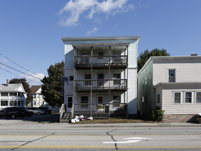 928 Lisbon Rd in Lewiston, ME - Foto de edificio - Building Photo