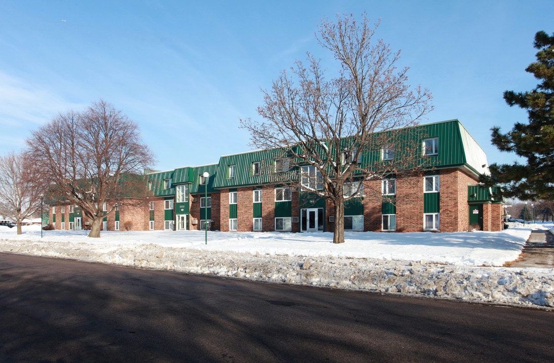 Park Haven Apartments in Brooklyn Park, MN - Building Photo