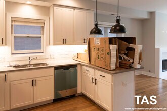 2320 N Southport Ave in Chicago, IL - Building Photo - Building Photo