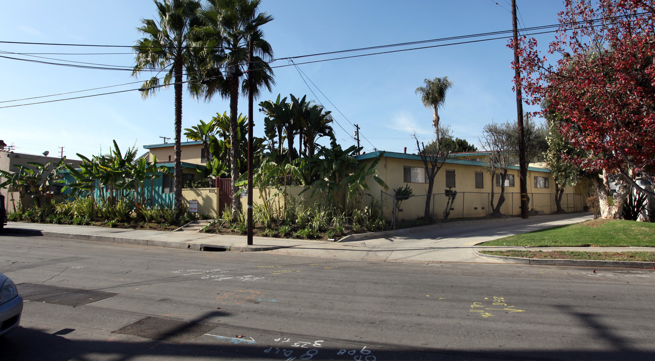 1055 Loma in Long Beach, CA - Foto de edificio