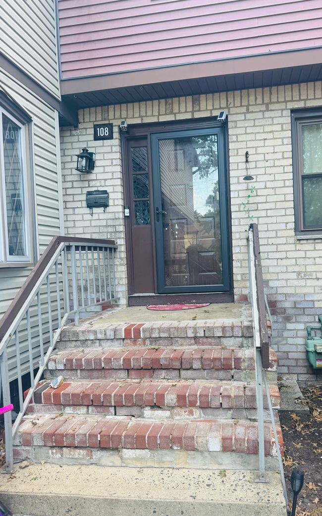 property at 108 Highview Dr