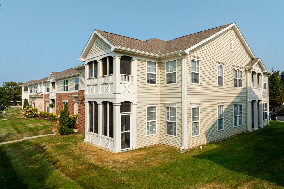 Pebble Brook Village in Noblesville, IN - Foto de edificio