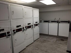 680 NE 64th St in Miami, FL - Building Photo - Building Photo
