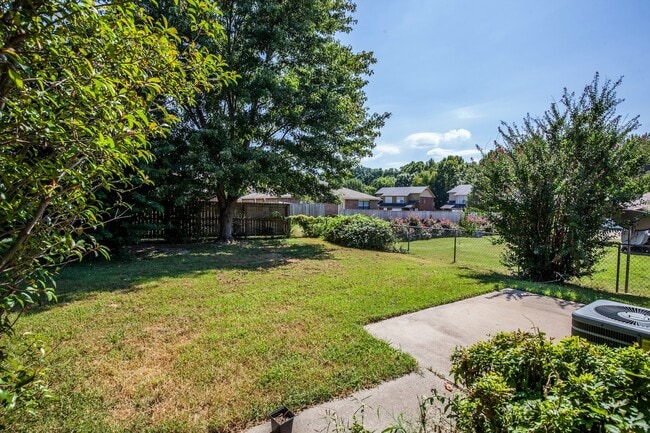 5905 B Sara St in Fayetteville, AR - Building Photo - Building Photo