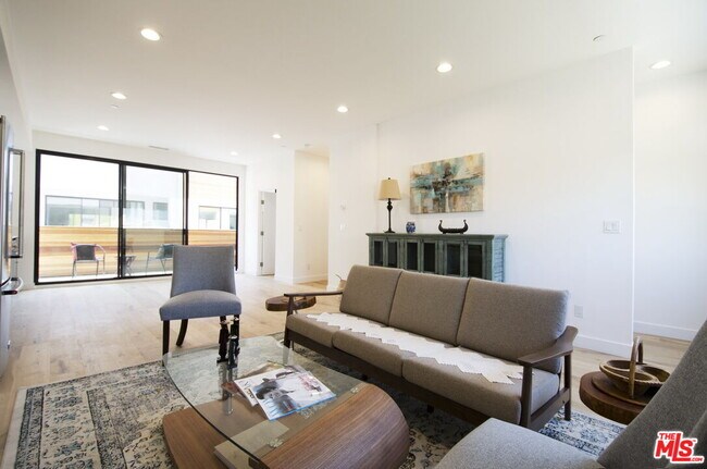 860 S Wilton Pl in Los Angeles, CA - Building Photo - Building Photo