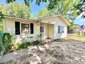 1813 Wayne St in Denton, TX - Building Photo