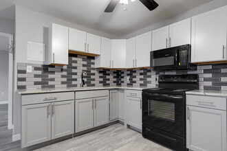 Brand-New 2 Bedroom - Newly Renovated in Richmond, VA - Foto de edificio - Building Photo