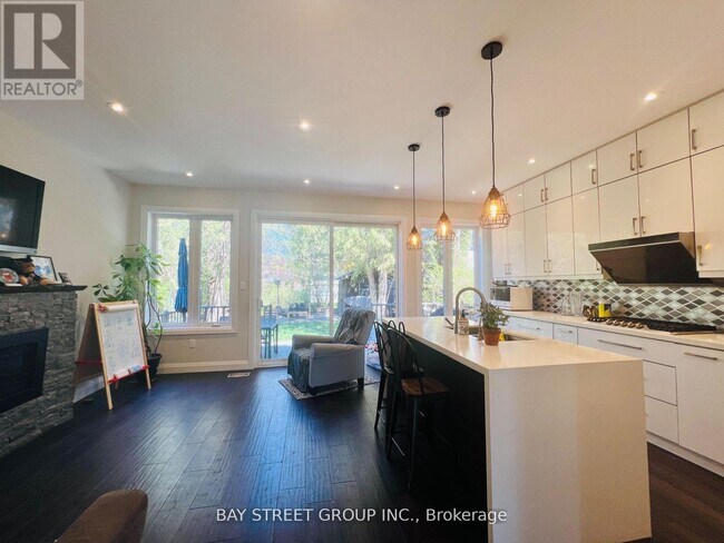 16 Enfield Ave in Toronto, ON - Building Photo - Building Photo