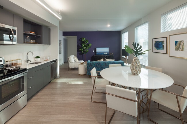 Heron Flats & Lofts in Redmond, WA - Foto de edificio - Building Photo