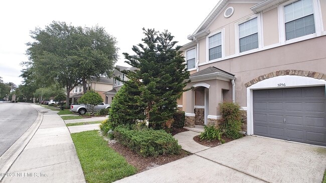 5956 Pavilion Dr in Jacksonville, FL - Building Photo - Building Photo