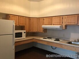 81 Essex St in Boston, MA - Building Photo