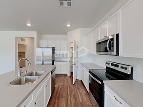 2013 Reaves Wy in North Las Vegas, NV - Building Photo - Building Photo