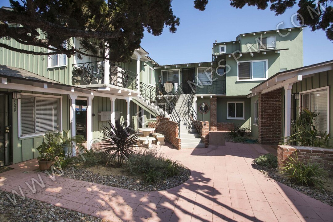 1621 1/2 Scott St in San Diego, CA - Building Photo