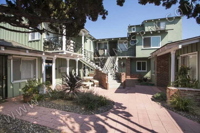 property at 1621 1/2 Scott St