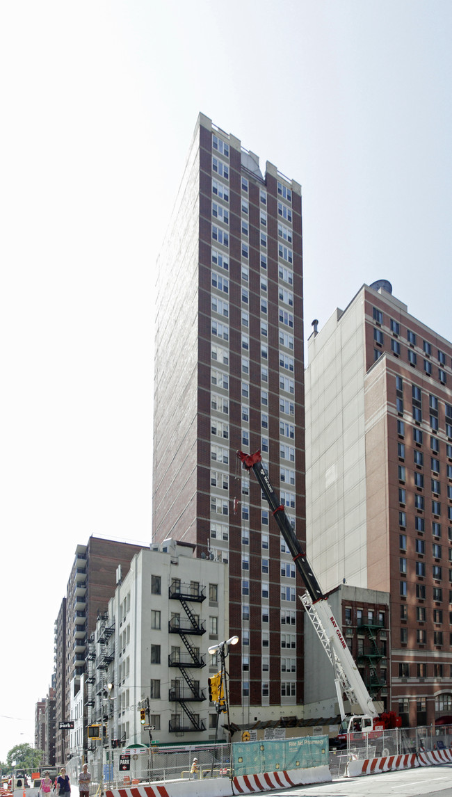 96th Street East Apartments in New York, NY - Foto de edificio - Building Photo