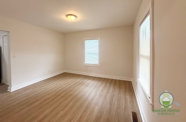 1206 W Bramlett Rd in Greenville, SC - Building Photo - Building Photo