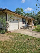 1402 Glendale St in Greenville, TX - Building Photo