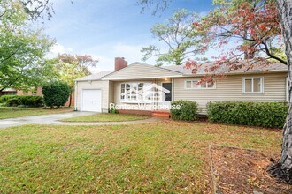 2204 Helsley Ave in Norfolk, VA - Foto de edificio - Building Photo
