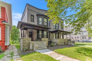 58 E Philadelphia St in Detroit, MI - Building Photo