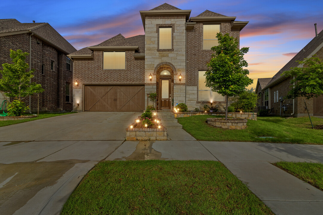 800 Gray Hawk Ln in Euless, TX - Building Photo