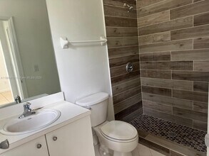 1490 NE 33rd Ave in Homestead, FL - Foto de edificio - Building Photo
