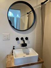 1341 1/2 Lilac Ter, Unit Lilac in Los Angeles, CA - Building Photo - Building Photo