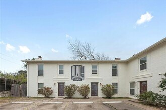 3500 Alpine Cir, Unit 1 in Austin, TX - Foto de edificio - Building Photo