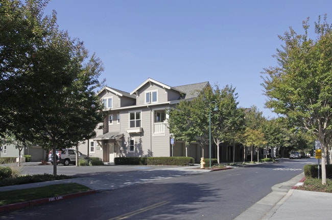 Stanford West Apartments in Palo Alto, CA - Foto de edificio - Building Photo