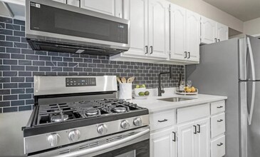 7509 Durwood Rd in Dundalk, MD - Foto de edificio - Building Photo