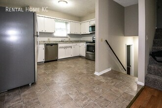 1515 E Leona St in Olathe, KS - Building Photo - Building Photo