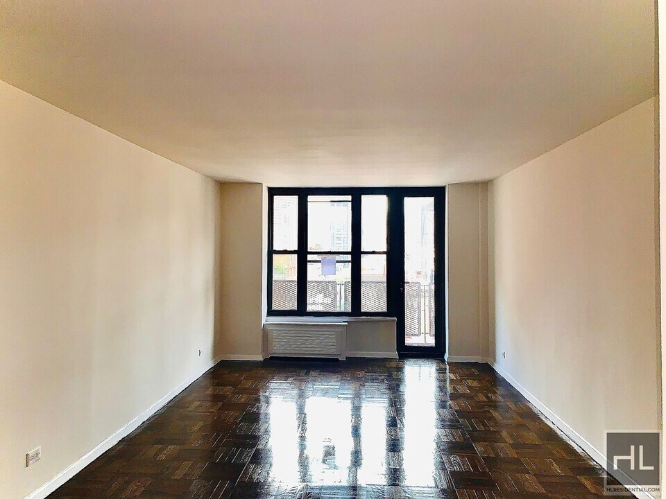 EAST 35 STREET in New York, NY - Building Photo
