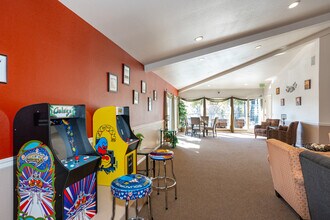 Creekside At Amherst Apartments in Denver, CO - Foto de edificio - Building Photo