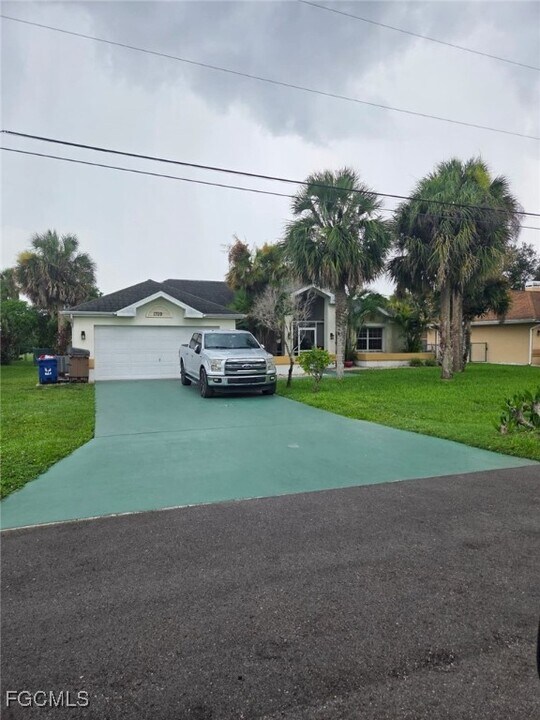 1709 Golfside Village Dr in Lehigh Acres, FL - Building Photo