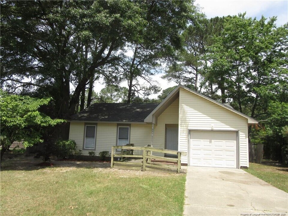 6598 Honeysuckle Dr in Fayetteville, NC - Building Photo