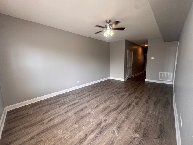 525-527 N Homan Ave., Unit 525-2s in Chicago, IL - Foto de edificio - Building Photo