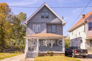 476 E 108th St in Cleveland, OH - Building Photo