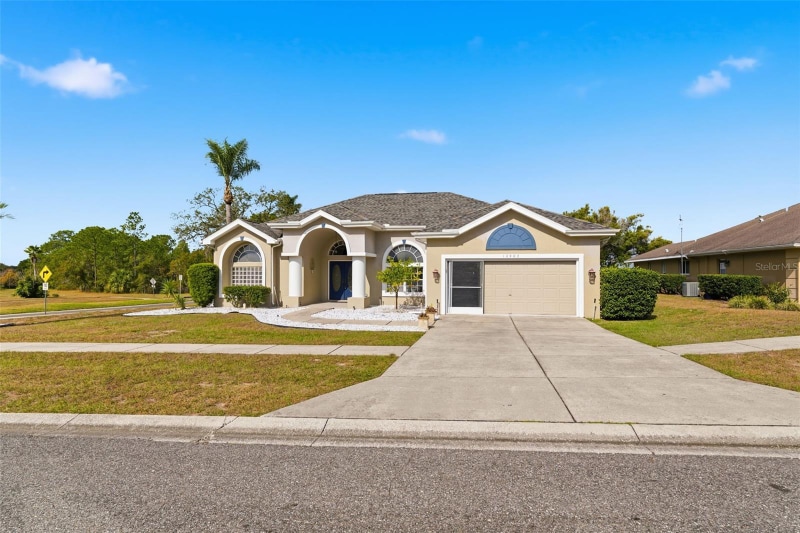 13403 Bolton Ct in Spring Hill, FL - Building Photo