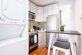 241 E 24th St in New York, NY - Building Photo - Building Photo