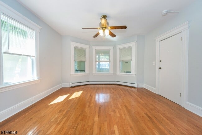 159 Valley Rd-Unit -1 in Montclair, NJ - Building Photo - Building Photo