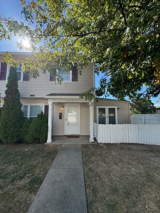 4843 Oakwood Trail in Indianapolis, IN - Building Photo