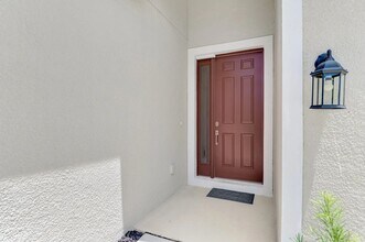 5664 Blue Reef Pl in Nokomis, FL - Foto de edificio - Building Photo