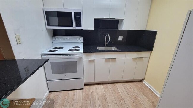 151 SW 135th Terrace in Pembroke Pines, FL - Building Photo - Building Photo