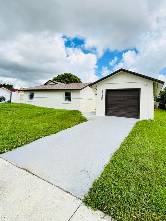 10303 Pippin Ln