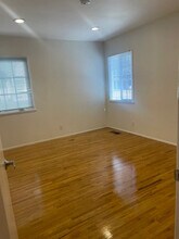 536 N Van Ness Ave, Unit 2 in Los Angeles, CA - Foto de edificio - Building Photo