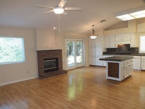 111 Hopfield Dr in Folsom, CA - Building Photo - Building Photo