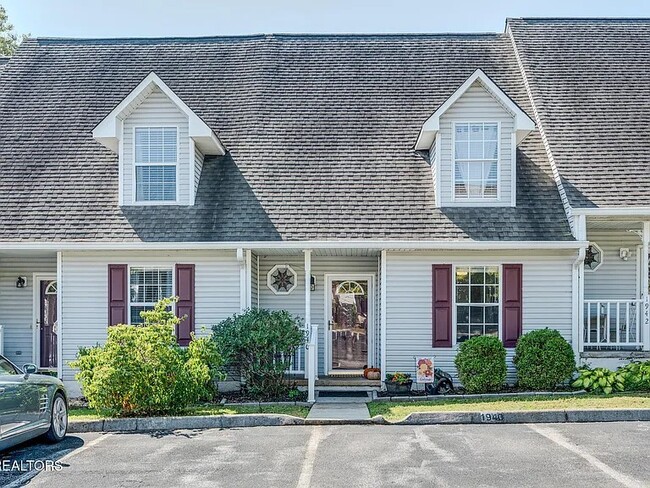 property at 1940 Walnut Ave