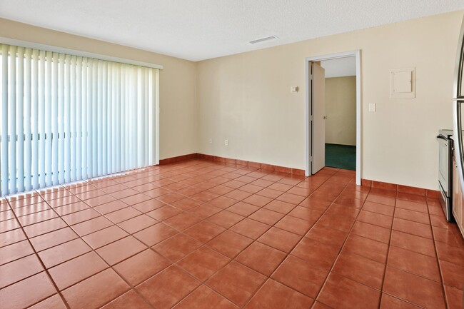 2703 Hidden Lake Dr N in Sarasota, FL - Building Photo - Building Photo