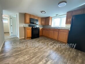 66 Lyman St in South Hadley, MA - Building Photo - Building Photo