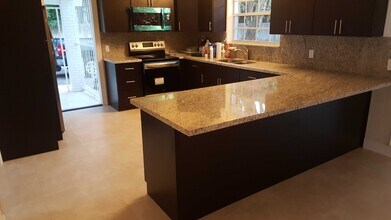 11455 SW 82nd Ave in Miami, FL - Foto de edificio - Building Photo